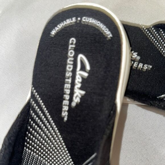 Clarks Black/White Daisy Embroidered Slip-Ons Size 7 - Picture 2 of 12